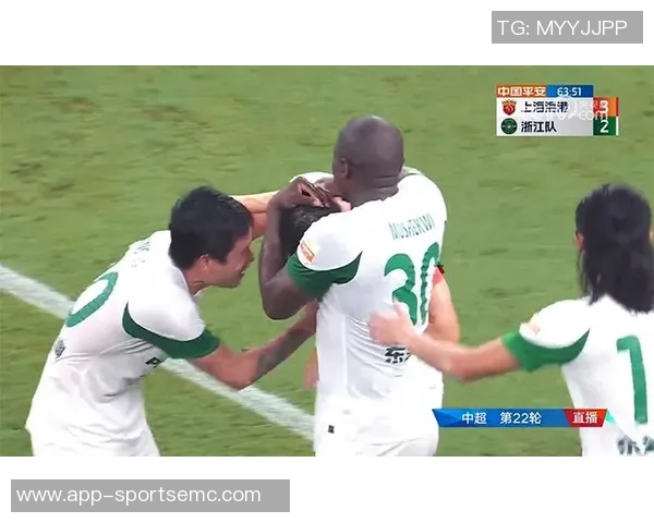 梅州队凭借茹子楠远射小角度破门暂时领先海牛队