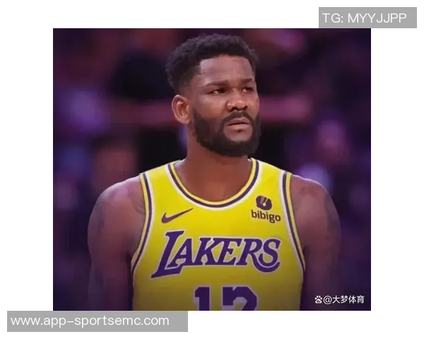 湖人训练热身艾顿与克内克特折返跑展现拼搏精神与团队默契 湖人训练热身艾顿与克内克特折返跑展现拼搏精神与团队默契